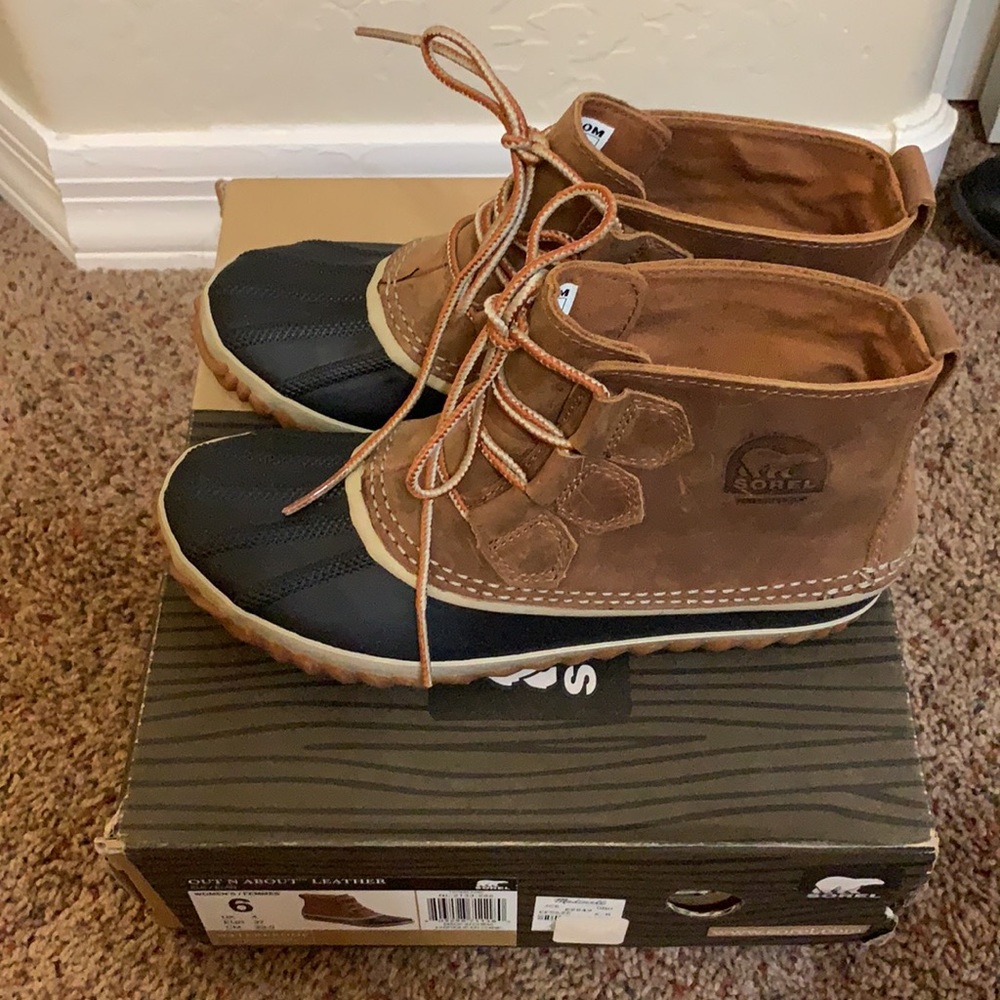 Sorel rain boots - Picture 2 of 2